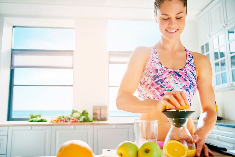 Friskpresset juice kan indtages med korrekt ernæring til vægttab